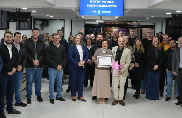 Dotsy Myrna Santi Rebelatto recebe homenagem da Câmara de Vereadores