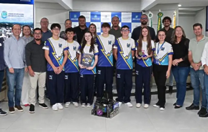 Equipe de robótica do Sesi é homenageada após conquista nacional
