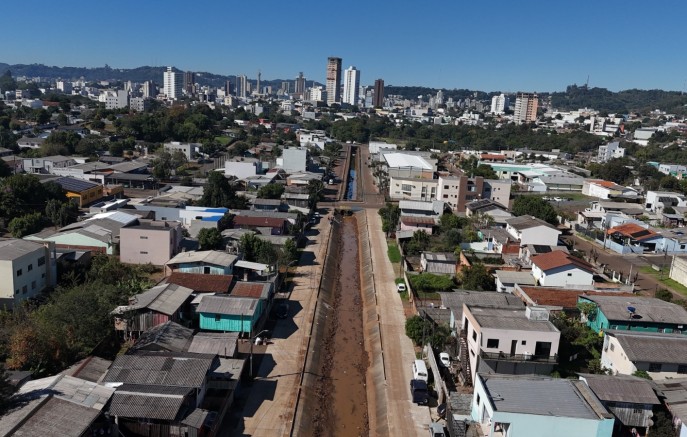 Córrego Progresso passa por desassoreamento e Prefeitura reforça ações de preservação ambiental