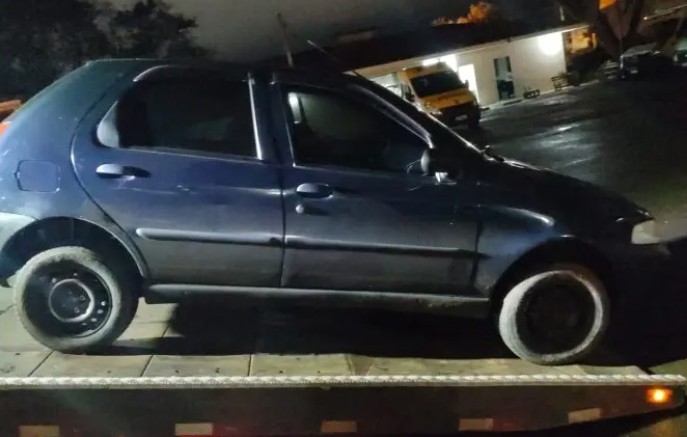 Motorista é preso por embriaguez ao volante após ser flagrado nas proximidades de colégio