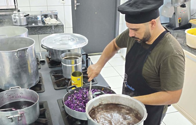 Merendeiro de Francisco Beltrão vence concurso nacional de receitas escolares