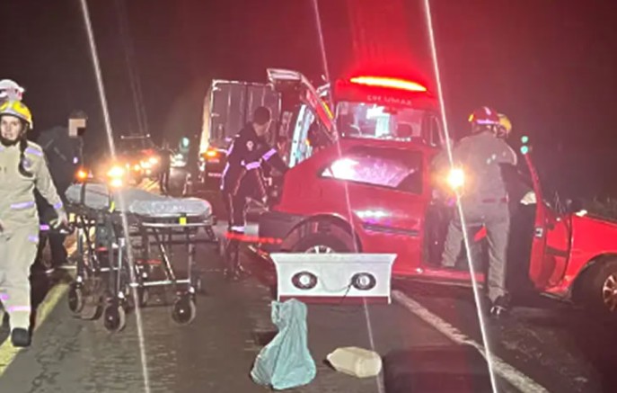 Colisão entre carro e caminhão deixa uma pessoa ferida na PR-180