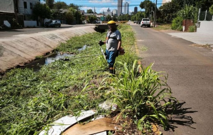 Córrego Progresso passa por limpeza e reforça prevenção de alagamentos