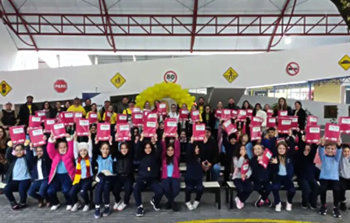 Escolas recebem material educativo sobre trânsito no Maio Amarelo