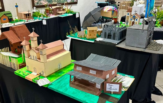 Alunos transformam patrimônios históricos de Francisco Beltrão em maquetes e valorizam a memória do município