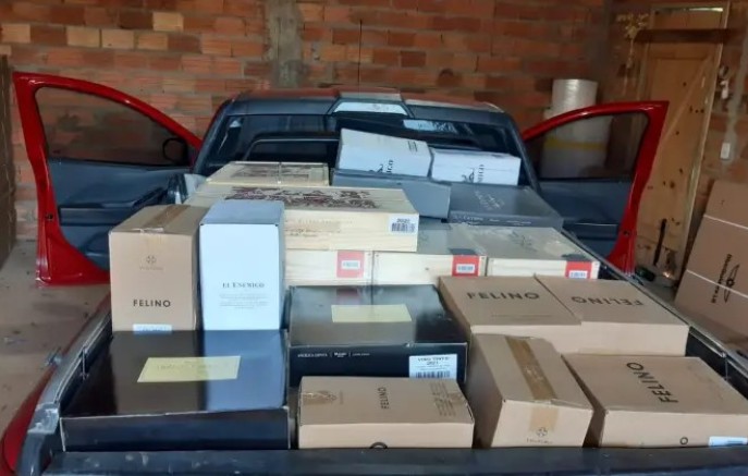 PM apreende carga de vinhos durante operação