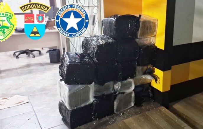 Van com carga de eletrônicos escondia mais de 300 quilos de maconha na PR-182