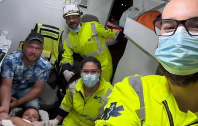Bebê nasce dentro de ambulância durante transferência para Francisco Beltrão