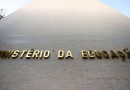 Mais de 9 mil estudantes recebem hoje Bolsa Permanência
