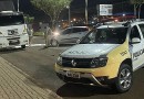 Colisão entre carro e caminhão deixa vazamento de óleo diesel na Avenida Atílio Fontana