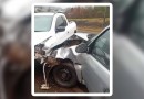 Colisão entre carro e caminhonete deixa uma pessoa ferida