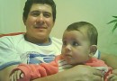 Jovem busca homem que a criou como filha e agora divulga nova foto na esperança de reencontro