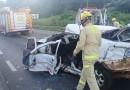 Grave acidente entre carro e caminhão é registrado na PR-483