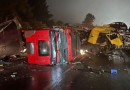 Colisão entre caminhões deixa BR-116 interditada no Paraná