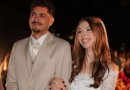 Noivo sofre acidente a caminho do casamento, mas cerimônia acontece à noite iluminada por faróis de carros