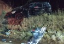 Homem é encontrado morto e outro ferido com perfurações de faca após acidente na BR-470