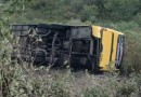 Ônibus com romeiros tomba e deixa mortos e feridos