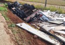 Capotamento de carreta deixa dois feridos na BR-163 em Guarujá do Sul