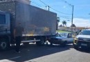 Colisão entre carro e caminhão é registrada no centro de Marmeleiro