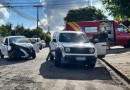 Condutora e pedestre ficam feridos após registro de colisão entre dois automóveis