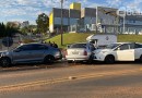Duplo acidente próximo ao Hospital Regional deixa uma pessoa com ferimentos leves