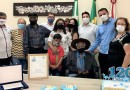 Seu Sebastião completa 120 anos e recebe homenagem na prefeitura
