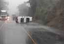 Capotamento é registrado na PR 182, em Ampére