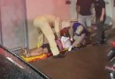 Ao sair de garagem automóvel causa colisão e motociclista fica ferida