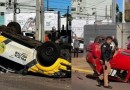Viatura policial capota após acidente