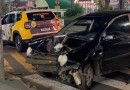 Motorista colide carro contra loja durante perseguição policial no centro