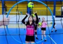Com aulas gratuitas, escolinhas de vôlei atendem crianças e adolescentes