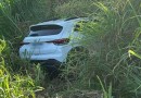 Mulher fica ferida em saída de pista na PR-566