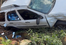 Cigarreiros fogem de abordagem policial e durante perseguição carro sai na pista na BR-280