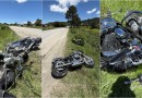 Trator passa por cima de motocicleta parada no acostamento da BR-282