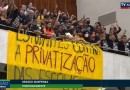 Manifestantes invadem Alep e votação contra terceirização de escolas é suspensa