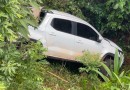 Acidente entre duas caminhonetes e carreta deixa duas pessoas feridas no trevo de acesso a Salgado Filho