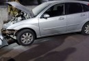 Carro colide em poste e pega fogo no Bairro São Cristovão