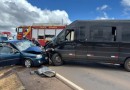 Grave acidente entre carro e van deixa feridos na Olivo Zanella