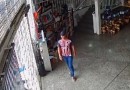 Câmeras flagram suspeito furtando moto no pátio de empresa