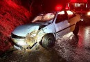 Veículo bate em barranco e é abandonado na PR-562, em Coronel Vivida