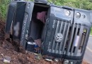 Após tombamento de caminhão, motorista é ejetado em Santo Antonio do Sudoeste