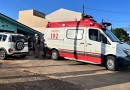 Motociclista é socorrido após colisão com camionete