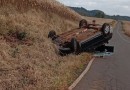 Capotamento em curva mobiliza equipes de resgate na comunidade de Santa Bárbara