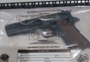 Motorista embriagado, sem habilitação e com simulacro de arma é preso durante abordagem