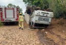 Caminhão tomba após apresentar problema nos freios