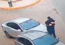 Motorista abraça desconhecido após batida de carro e cena emociona nas redes sociais