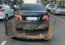 Acidente entre carro e caminhão deixa condutora ferida