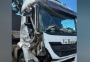 Colisão traseira envolve dois caminhões na PRC-280
