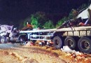 Colisão frontal entre caminhões deixa dois motoristas mortos na BR-163