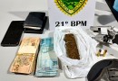 PM apreende drogas, arma de fogo e o homem que transportava estes